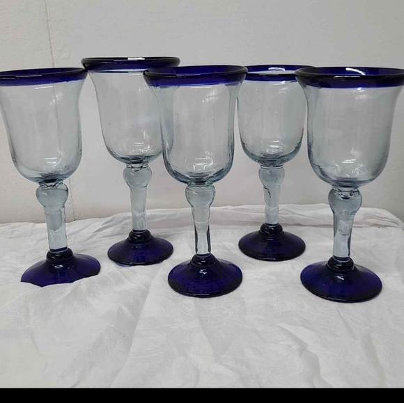 5 Vintage Large Hand Made Blown Mexican Wine Cocktail Glasses Blue Rim & Base. - Picture 15 of 16